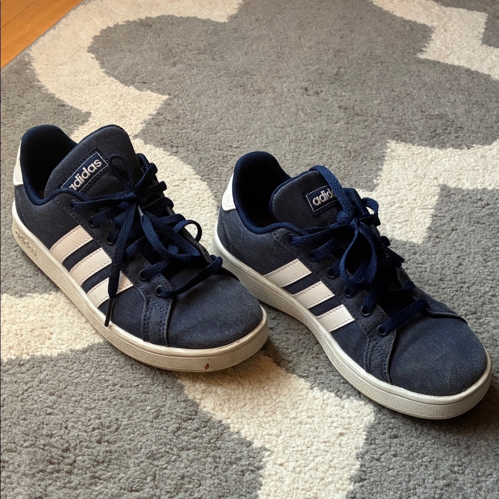 Adidas Daily 3.0 kids Athletic Sneaker Running Shoe Blue Footwear KIDS SIZE 2!!!